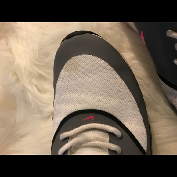 Nike shoes - Picture 3 of 3